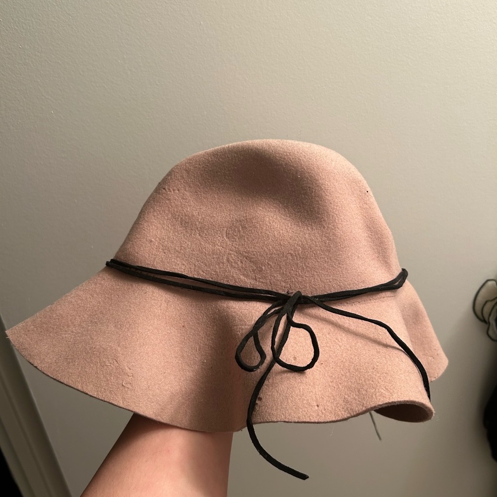 Auxiliary wool Hat with Black Accent